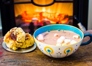 hot chocolate and cookies